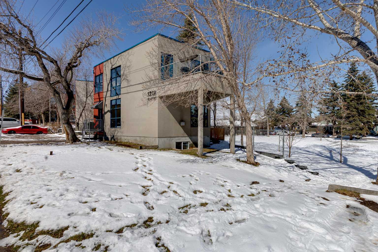 304, 1212 13 Street SE, T2G 5R3