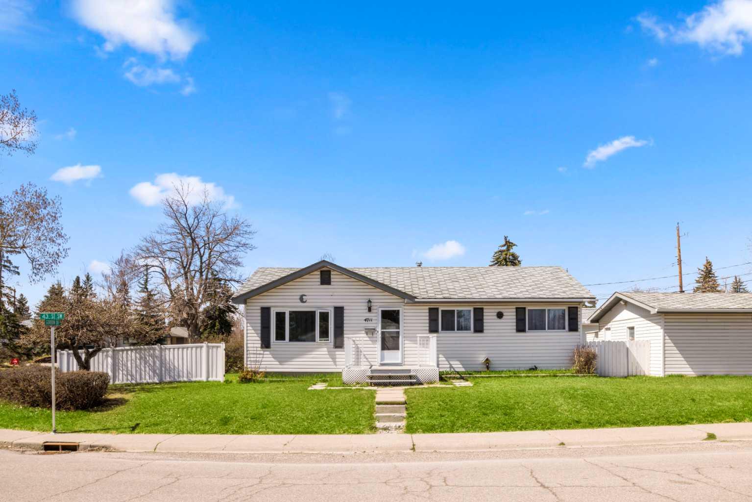 4711 43 Street SW, T3E 3P9