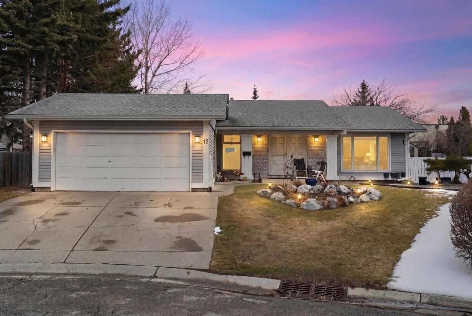 12 Thornwood Place NW, T2K5N2