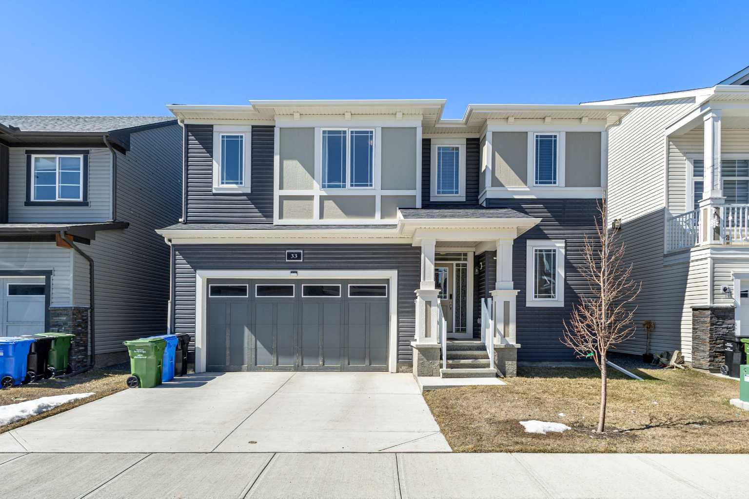 33 Carringham Heights NW, T3P1V9