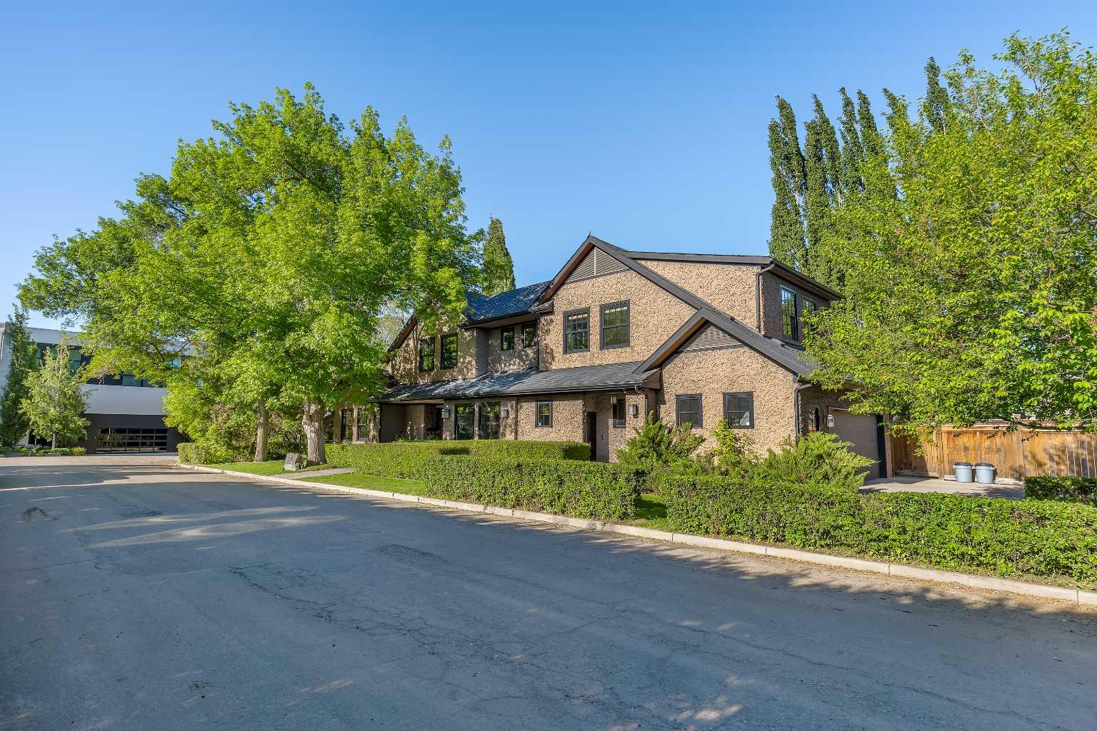 239 37 Avenue SW, T2S0V1