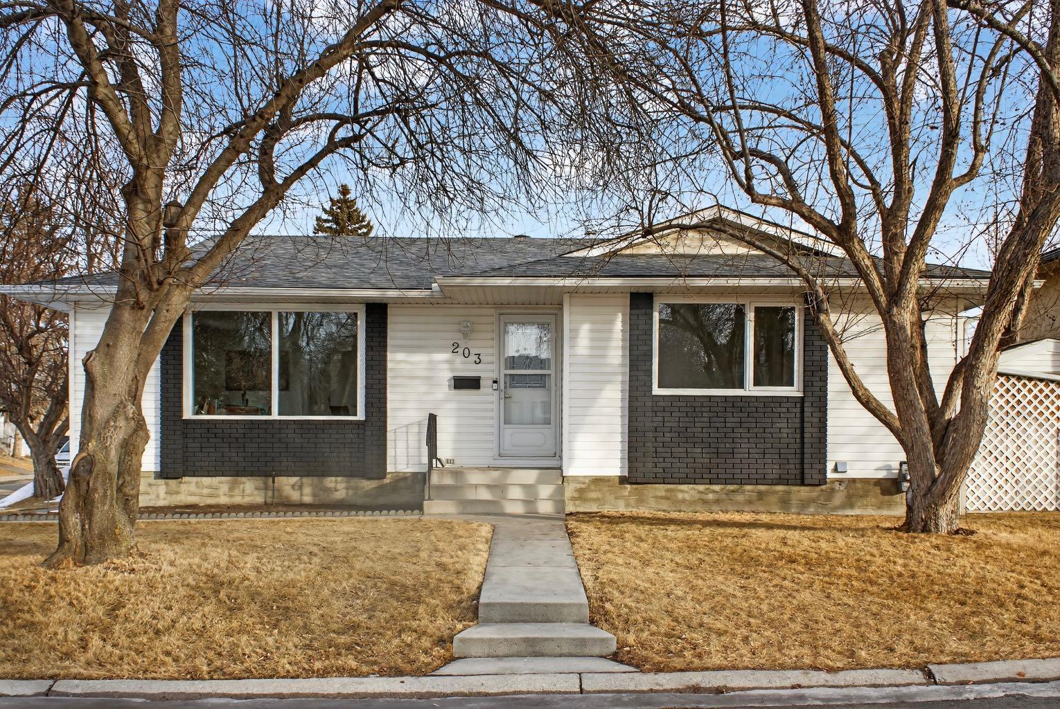 203 Lynnover Place SE, T2C 1L5