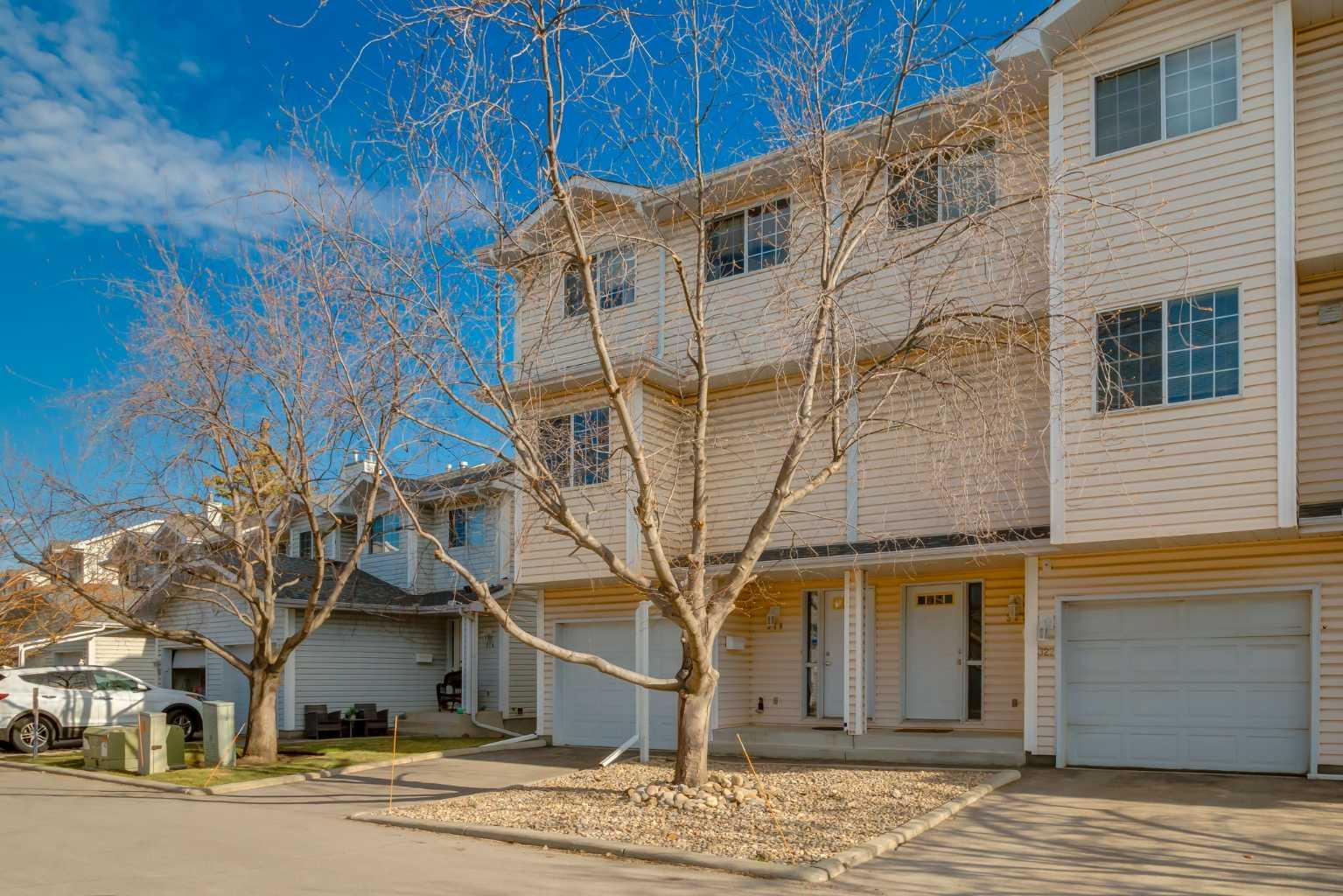 318 Hawkstone Manor NW, T3G 3X2