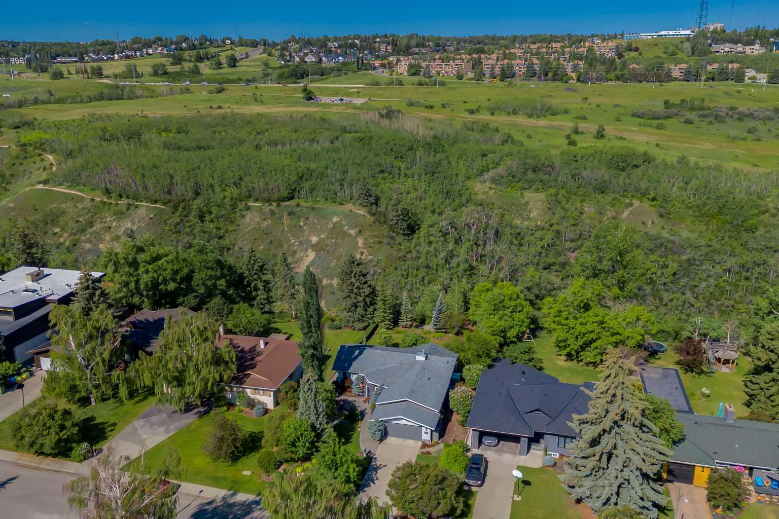 333 Wildwood Drive SW, T3C3E4