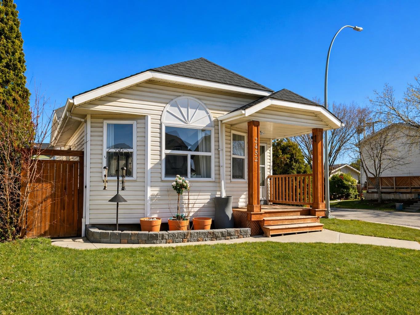 2452 Riverstone Road SE, T2C 4J8
