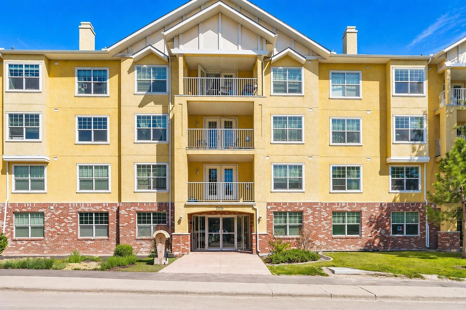 208, 2212 34 Avenue SW, T2T 2C6