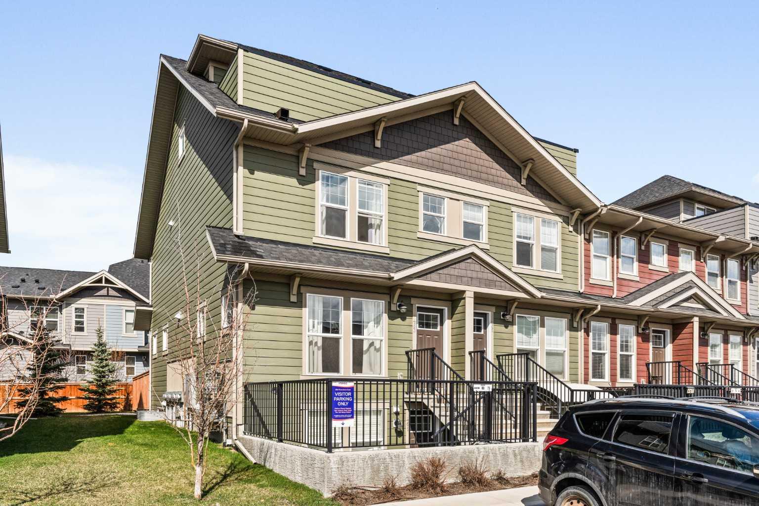 463 Cranbrook Square SE, T3M3E3