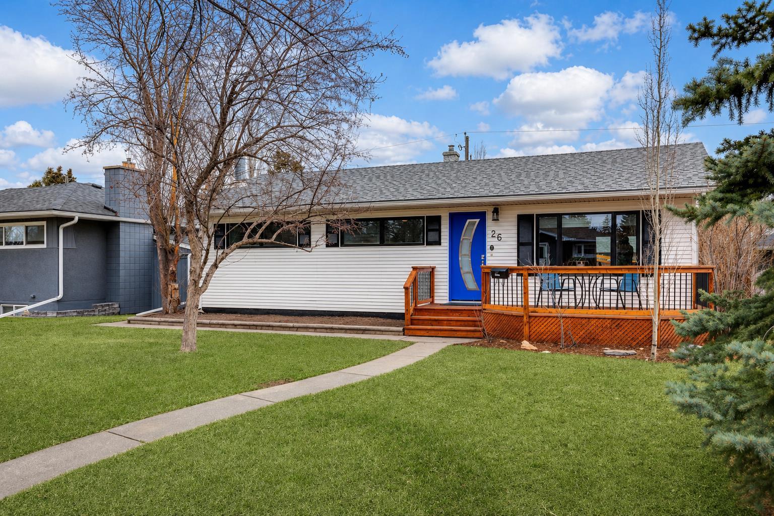26 Galway Crescent SW, T3E 4Y3