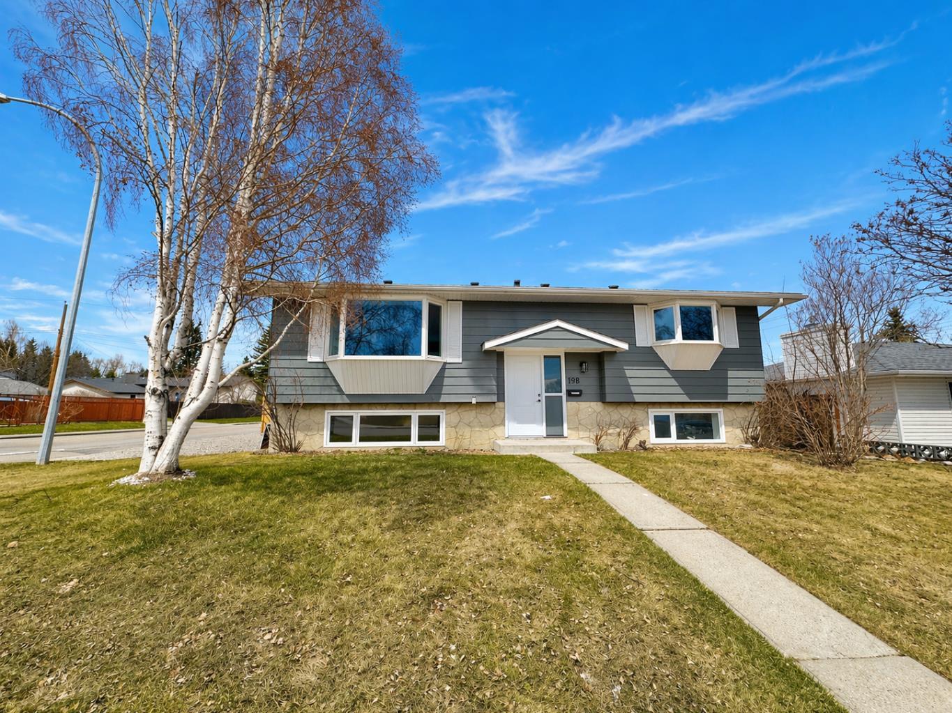 198 Silver Brook Road NW, T3B 3J1