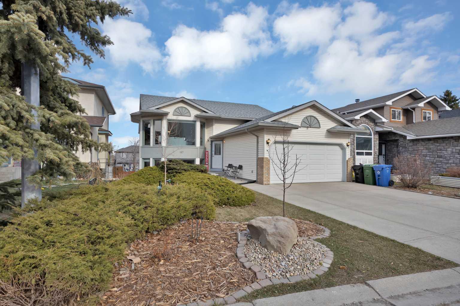 147 Harvest Oak Crescent NE, T3K 4C8