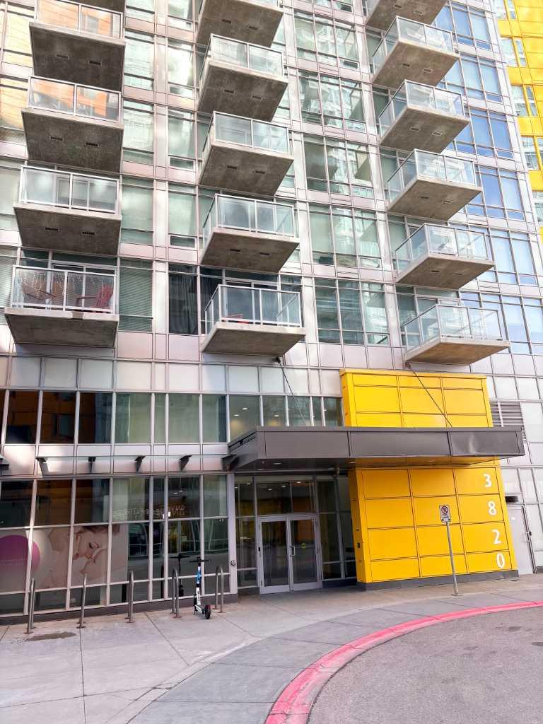 208, 3820 Brentwood Road NW, T2L 2L5