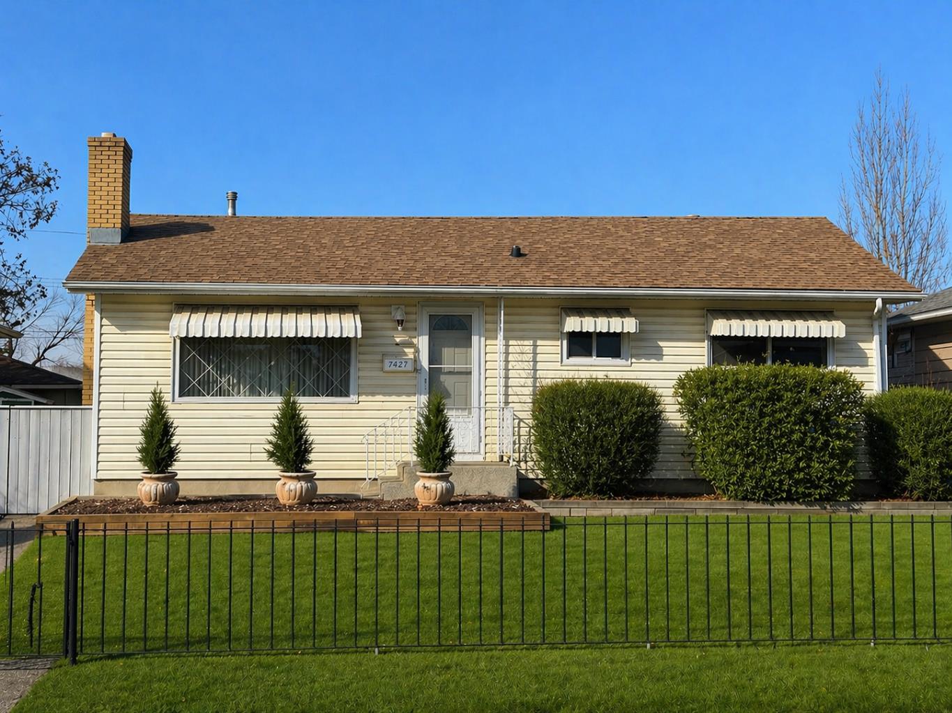 7427 25 Street SE, T2C 1A3