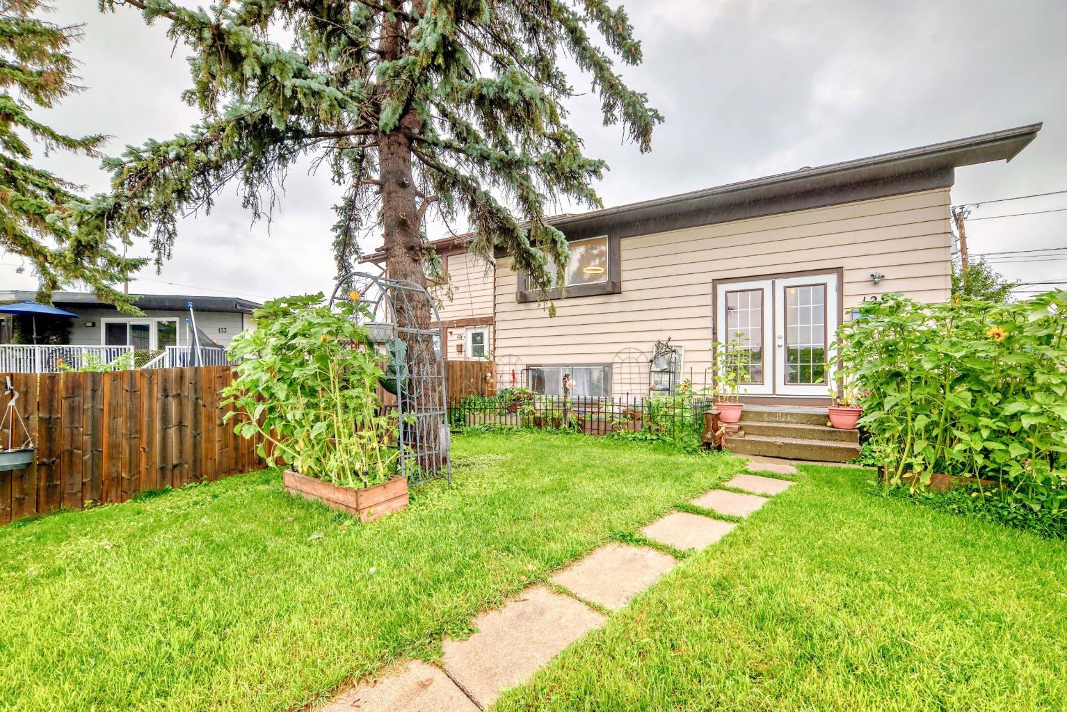 129 Dovertree Place SE, T2B 2K3