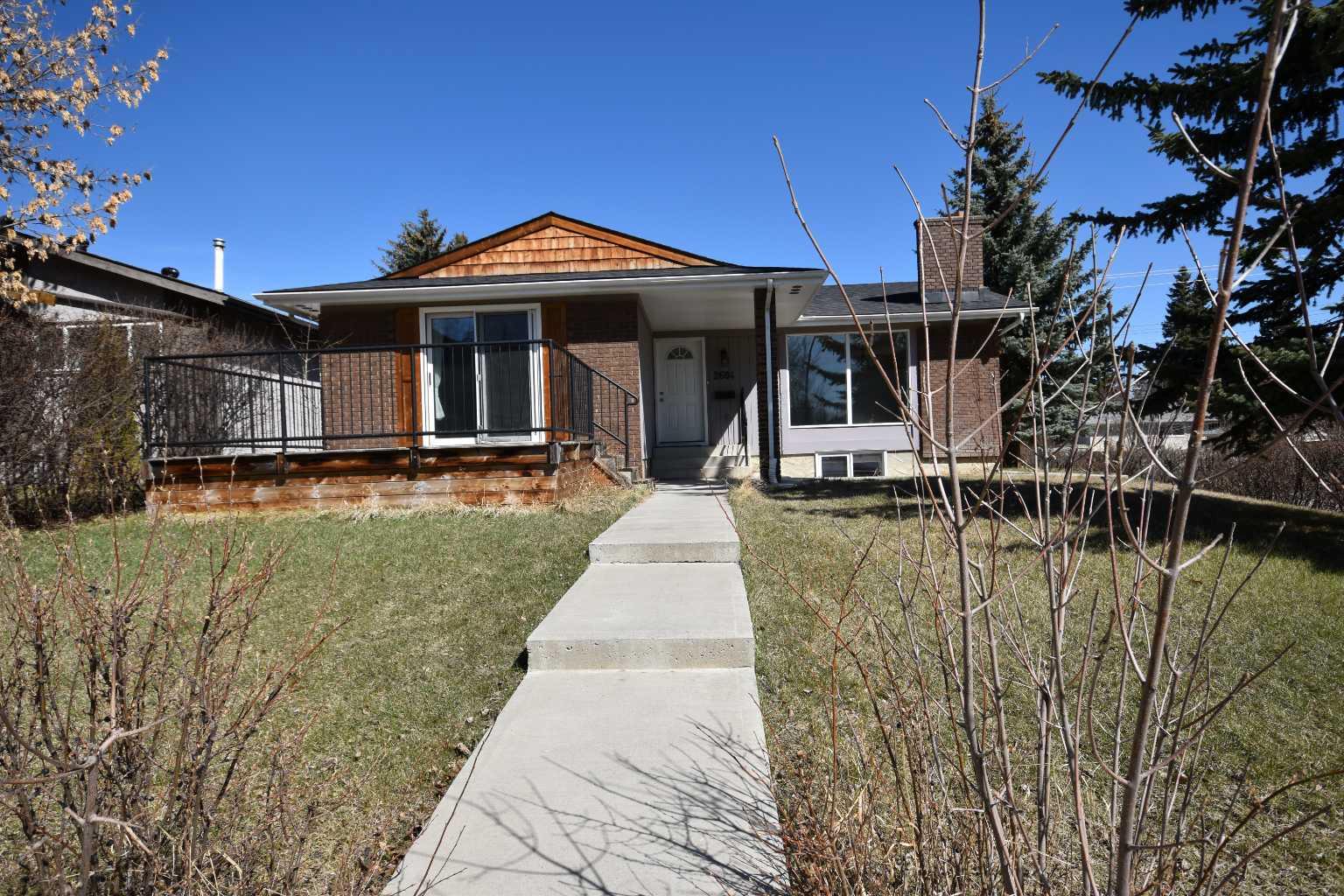 2604 106 Avenue SW, T2W 2J1