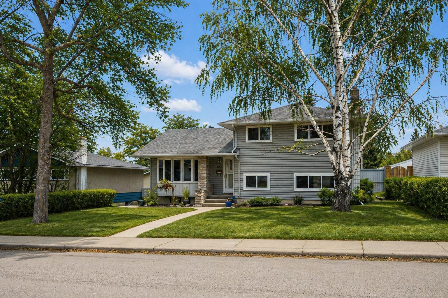 3816 Brighton Drive NW, T2L 1G8
