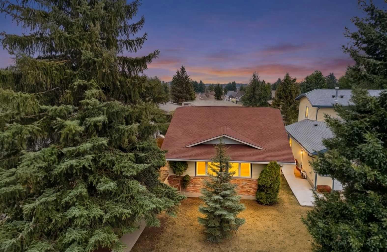 107 Woodbine Boulevard SW, T2W 3W8