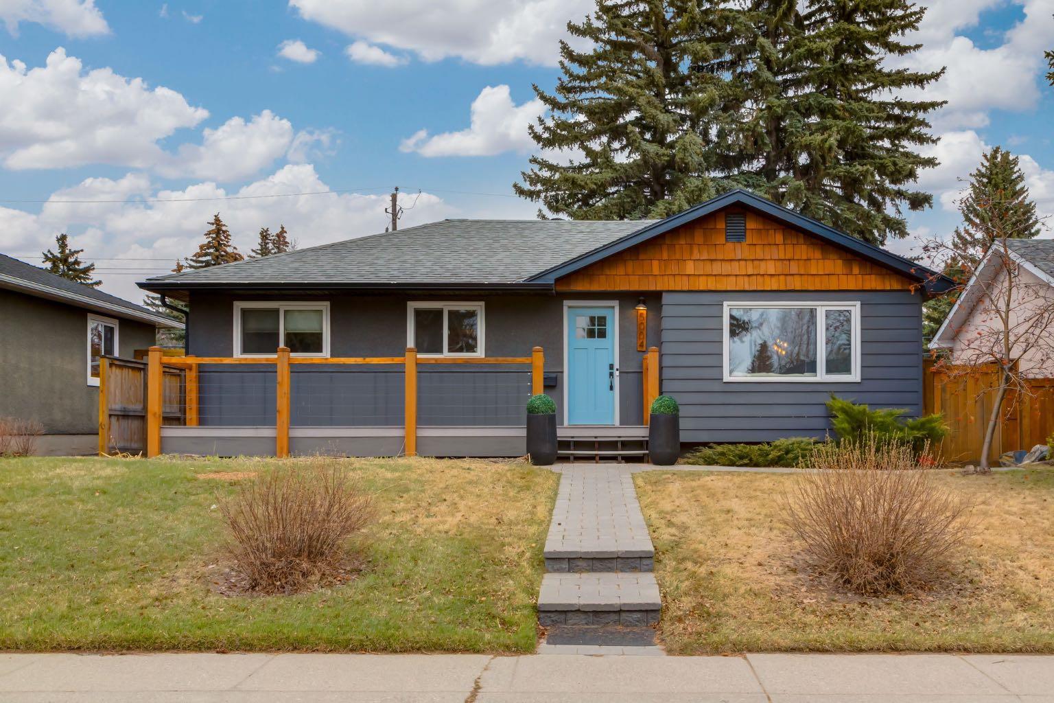 5004 43 Street SW, T3E 3R3