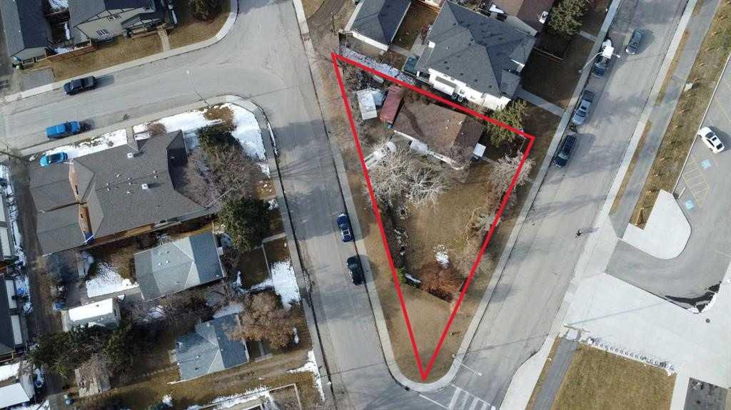 2103 Mackay Road NW, T3B 1C9
