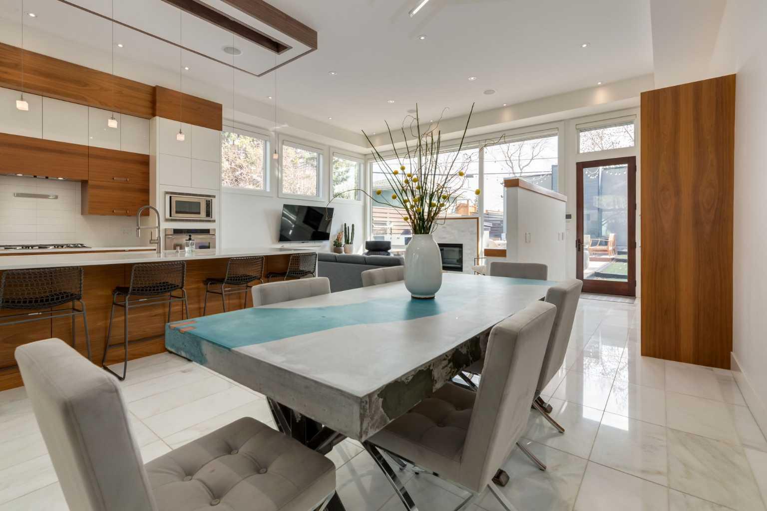 2210 Victoria Crescent NW, T2M4E2