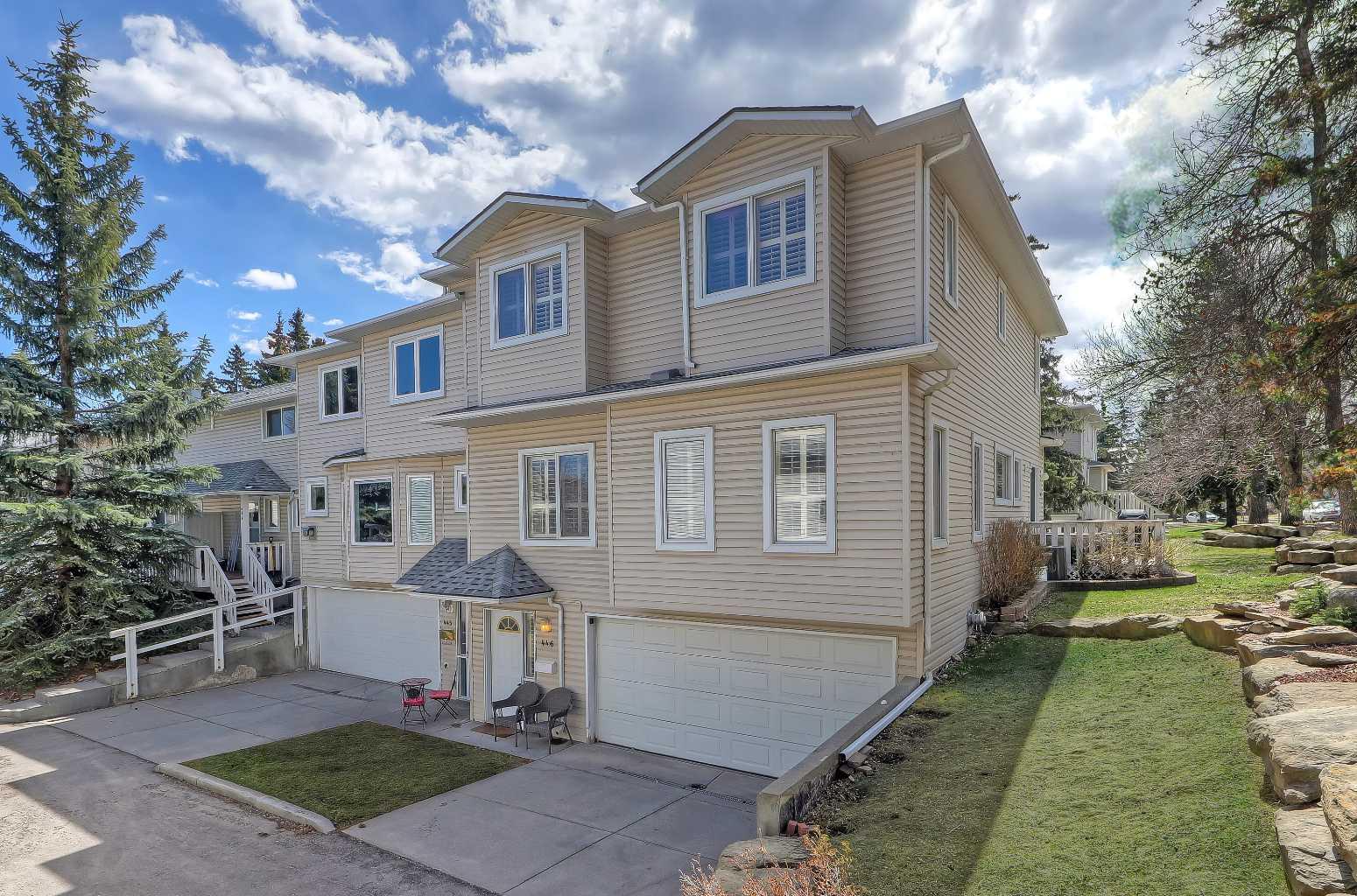 446 Killarney Glen Court SW, T3E 7H4