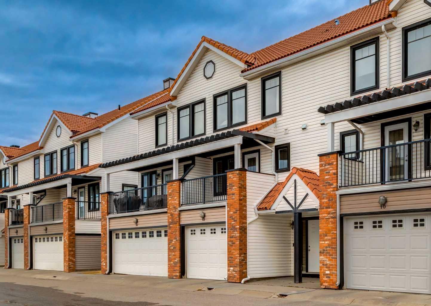 12 Royal Oak Lane NW, T3G 6B5