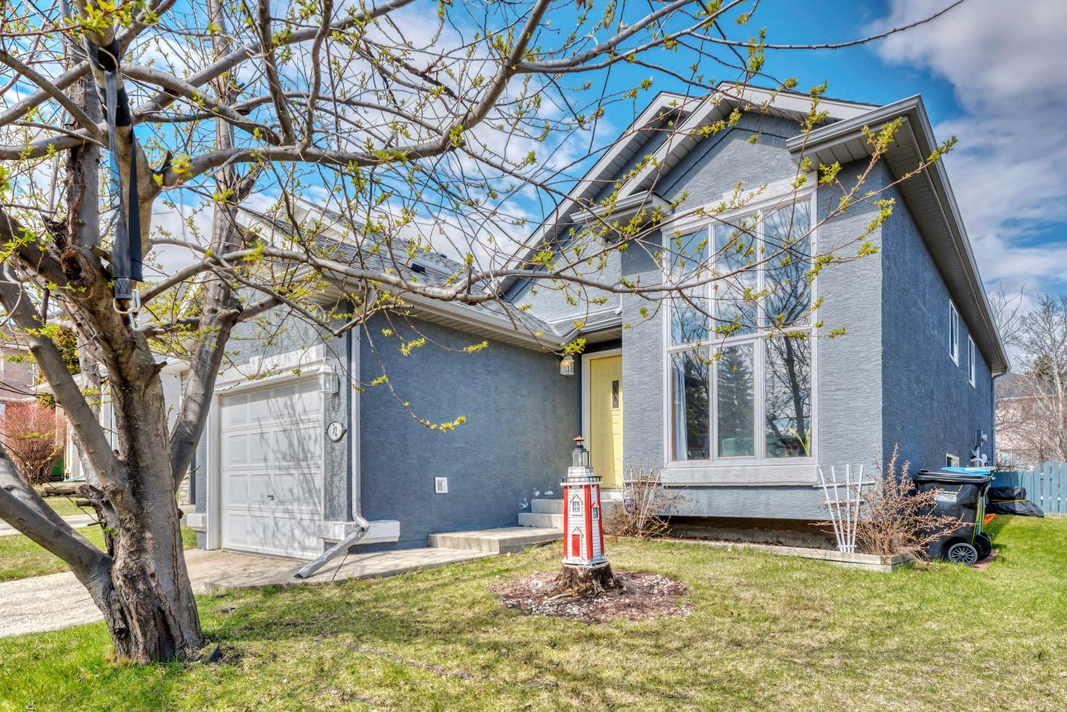 32 Somercrest Manor SW, T2Y 3C3