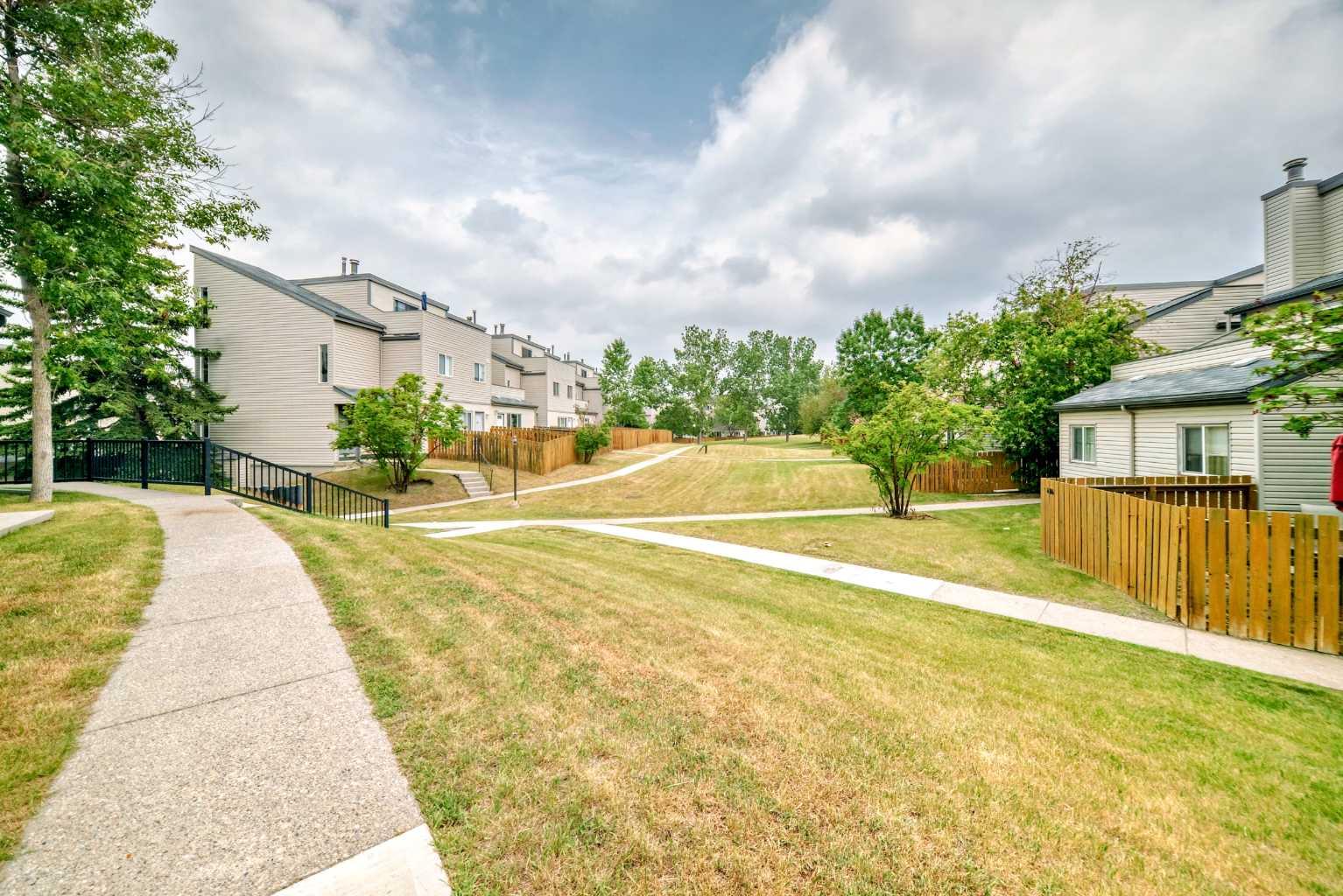 702, 1540 29 Street NW, T2N 4M1