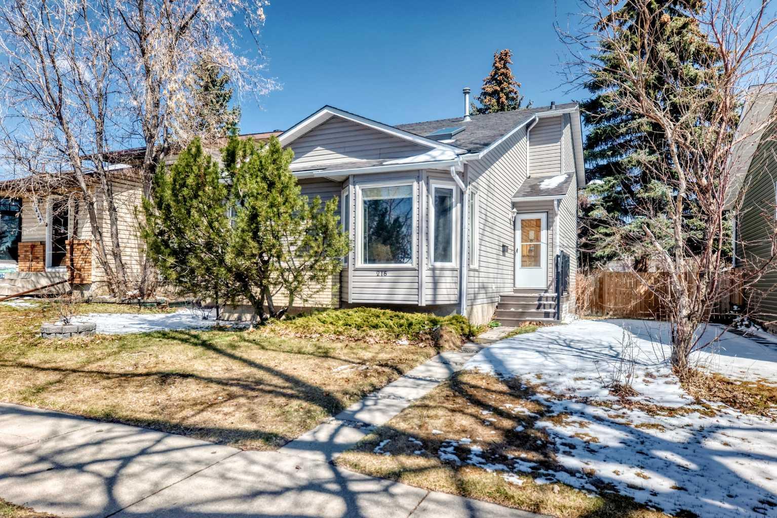 216 Hawkwood Boulevard NW, T3G 3E8
