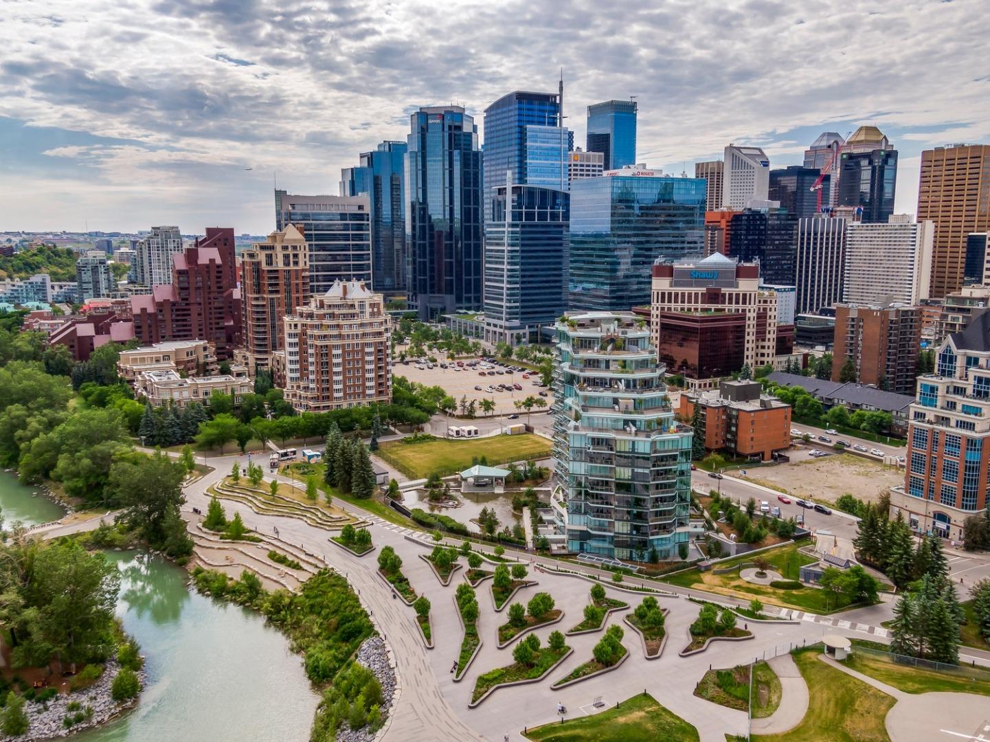 811, 738 1 Avenue SW, T2P 5G8