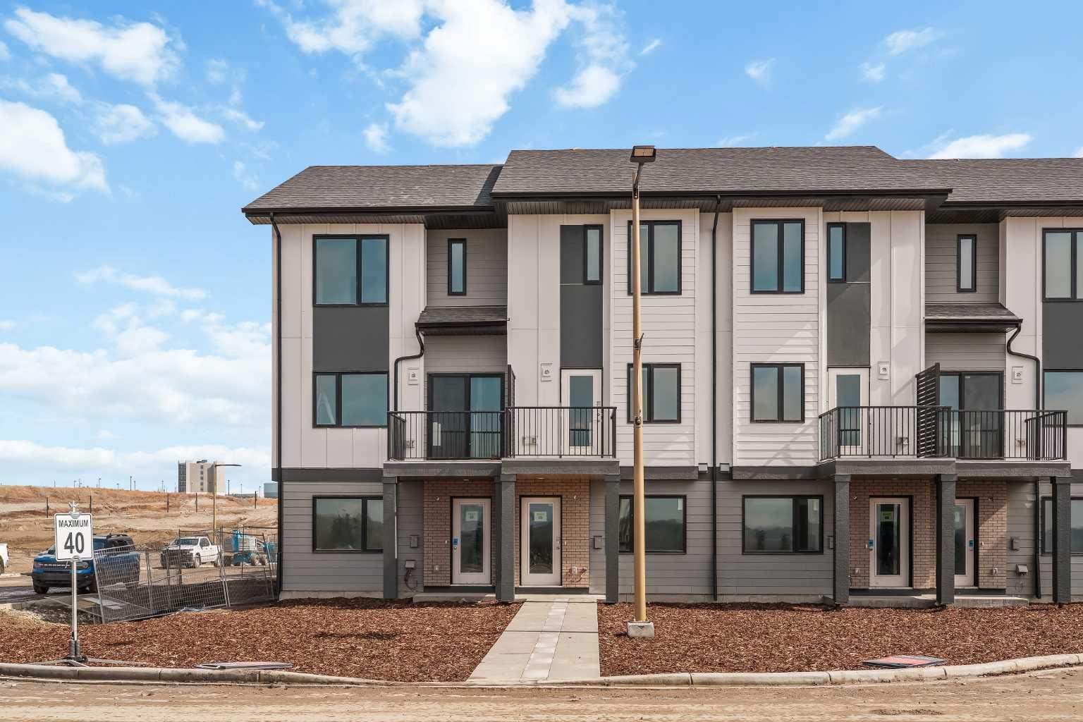 26 Rowmont Heath NW, T3L 0M2