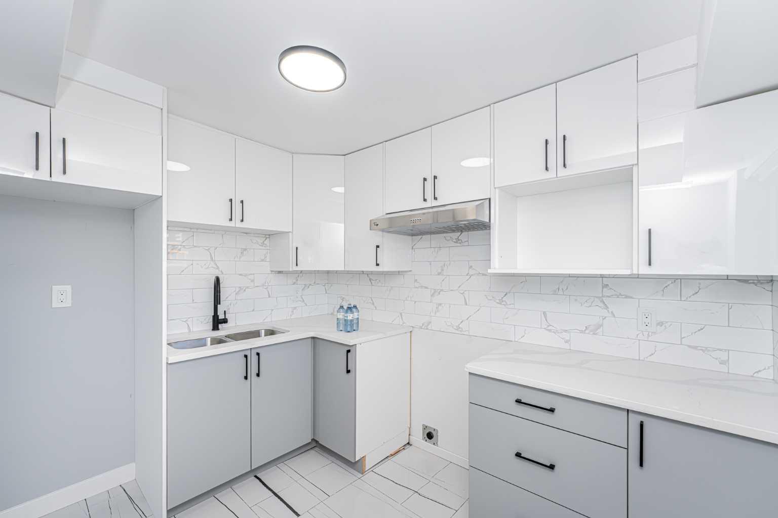 6403 Centre Street NW, T2K 0V3