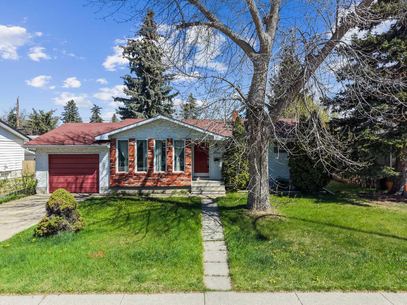 5220 Grove Hill Road SW, T3E 4G6