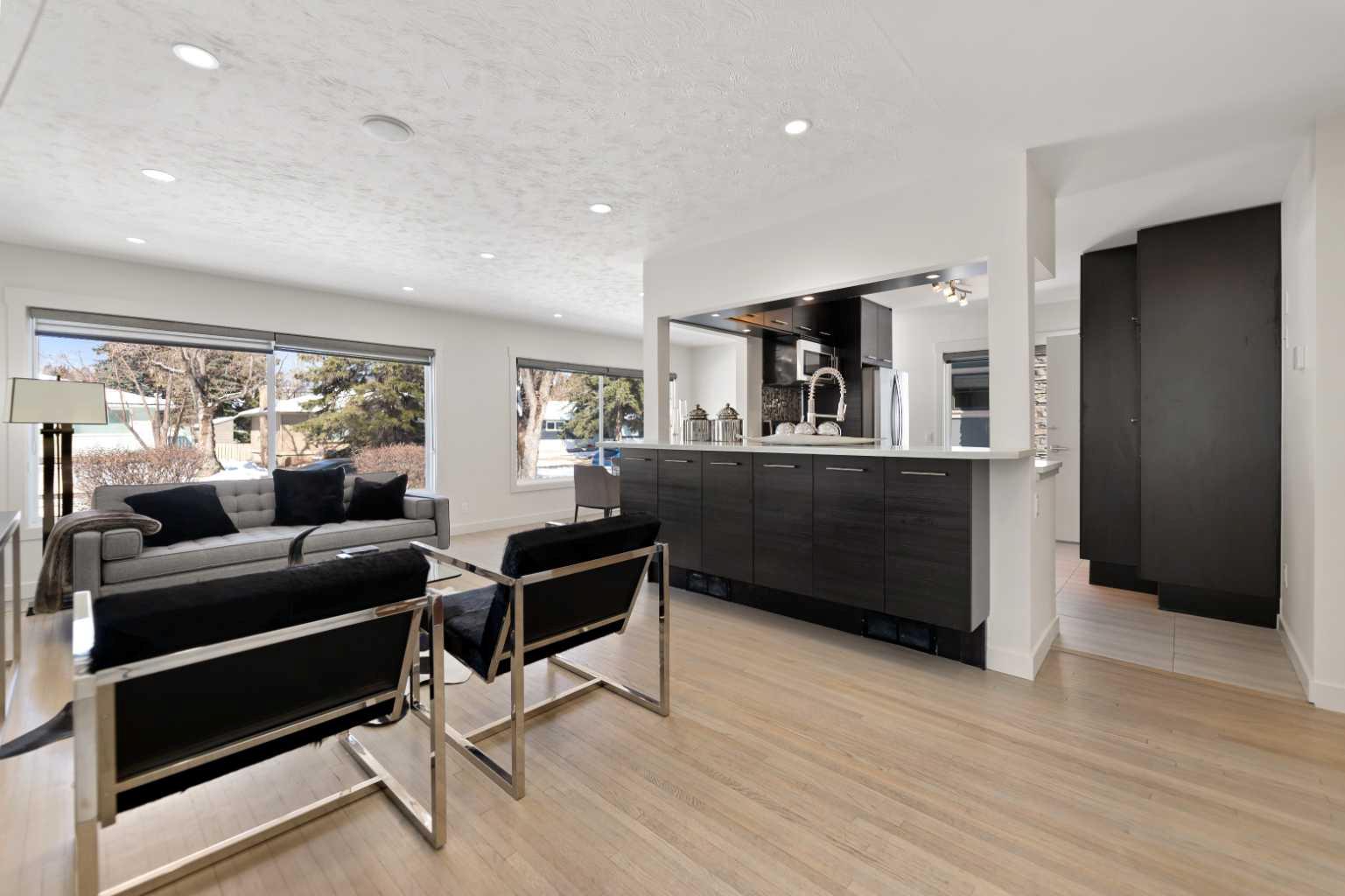 38 Westwood Drive SW, T3C2V7