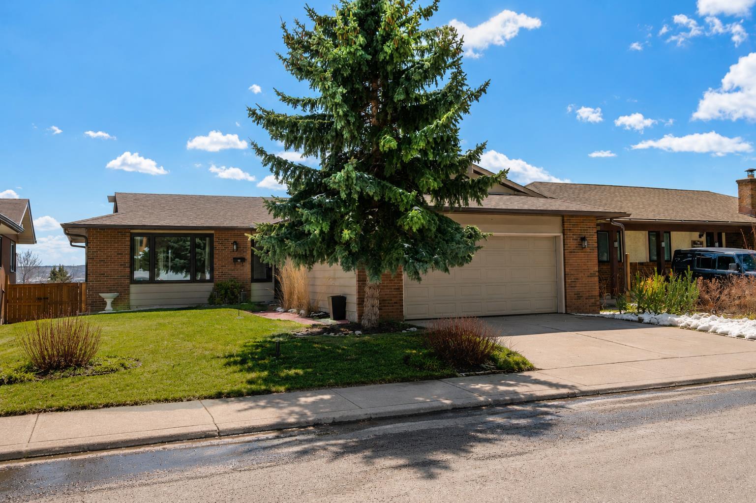 7715 67 Avenue NW, T3B 4P2