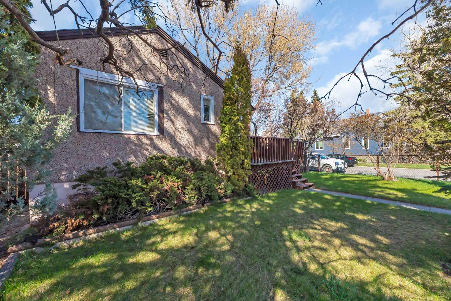 426 8 Avenue NE, T2E0R2