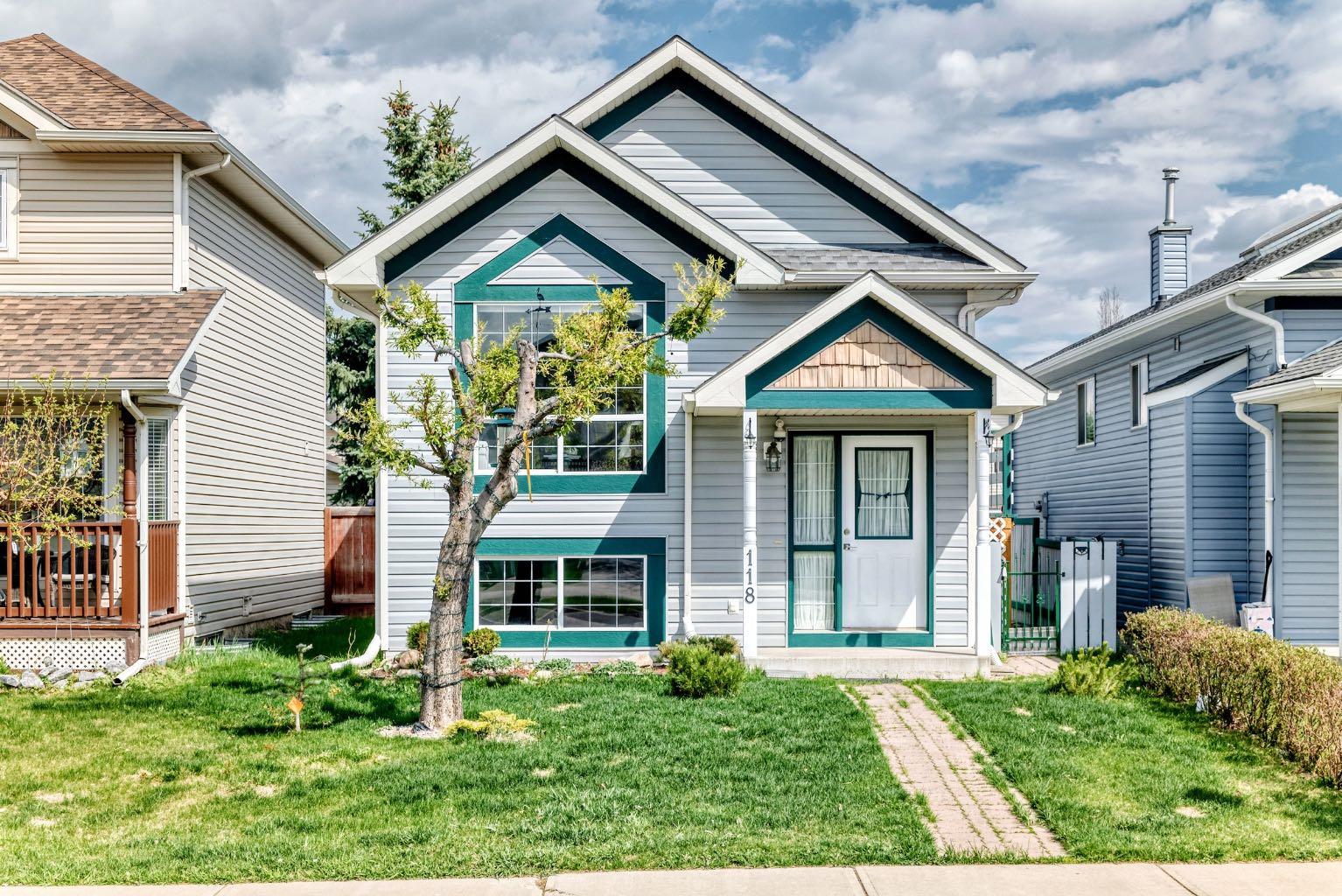 118 Bridleridge Way SW, T2Y4K8