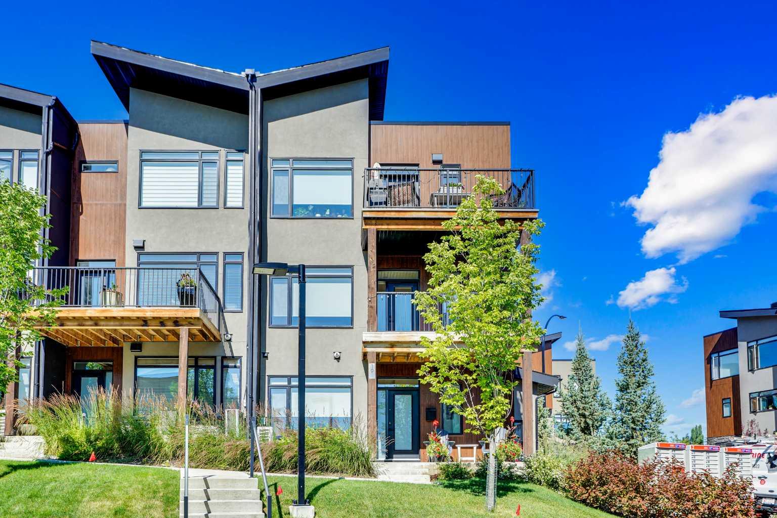 19 Royal Elm Green NW, T3G 0G8