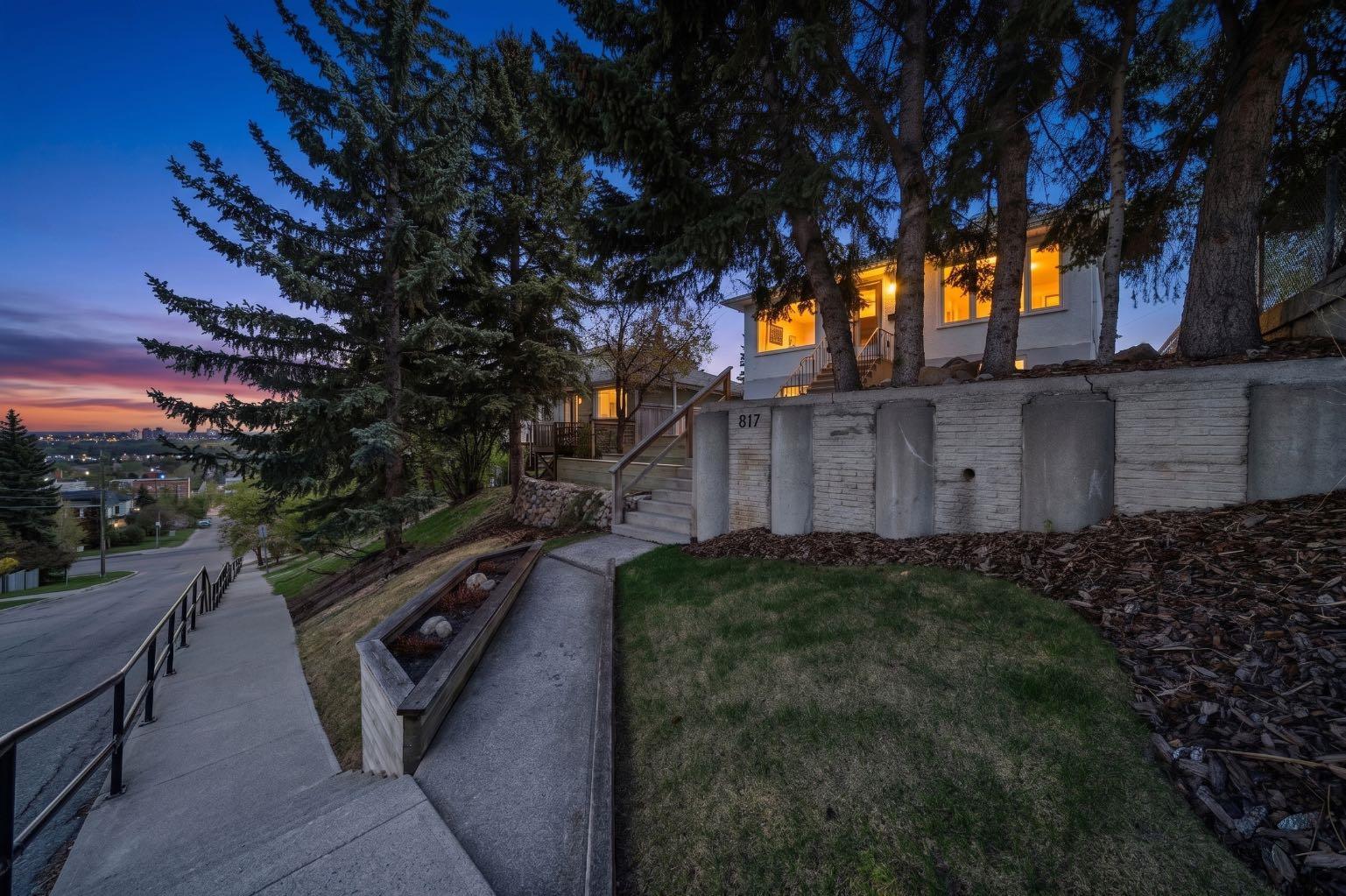 817 17 Avenue SE, T2G 1J2