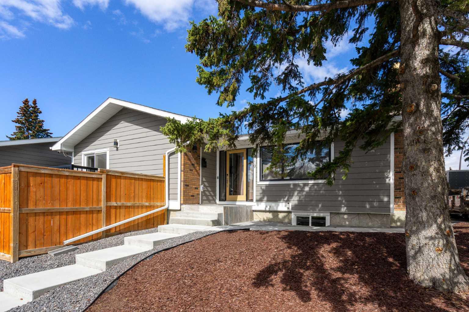 119 Silvercreek Close NW, T3B 4G2