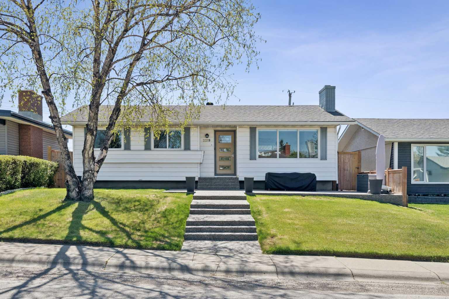 2219 Munro Drive NE, T2E 5Y7