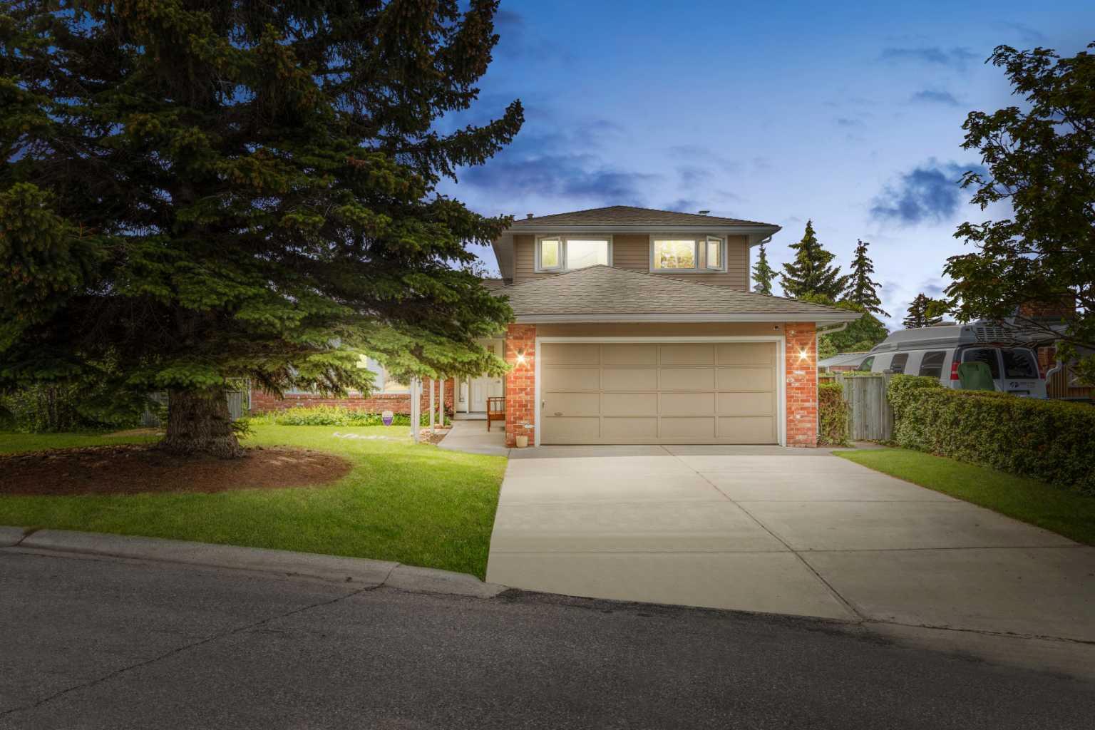 652 Dalmeny Hill NW, T3A 1T6