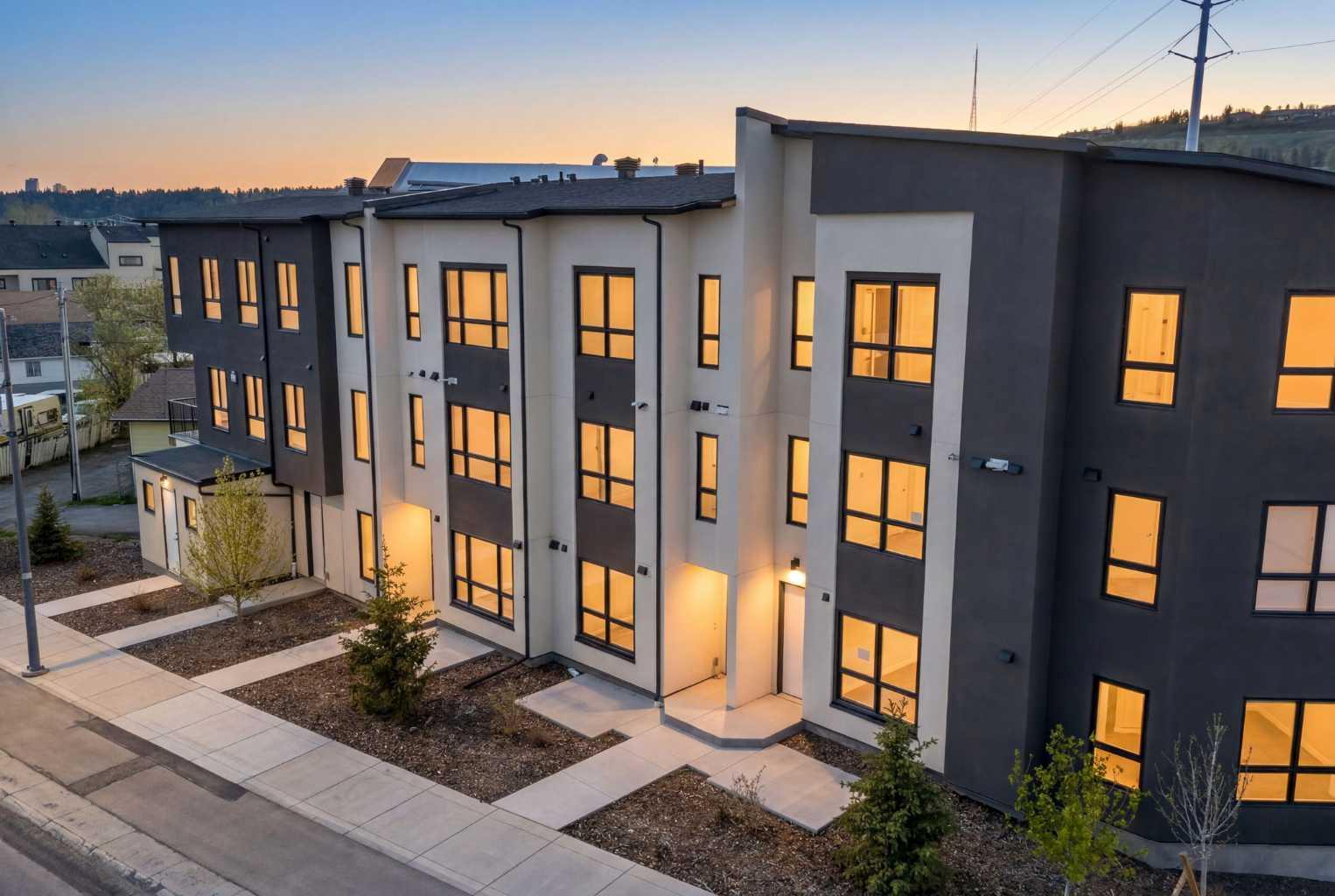 4907 Bowness Road NW, T3B 1H1