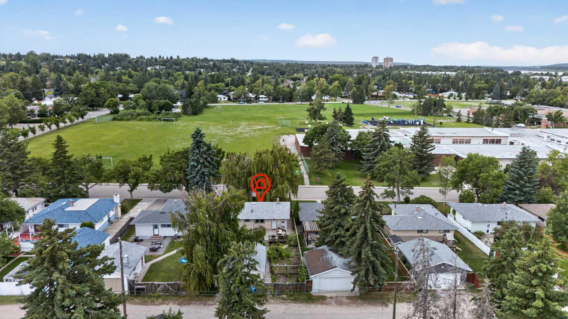 39 Hillgrove Crescent SW, T2V 3K8
