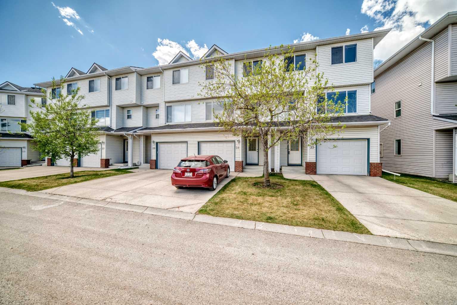 31 Harvest Oak Circle NE, T3K 4S6