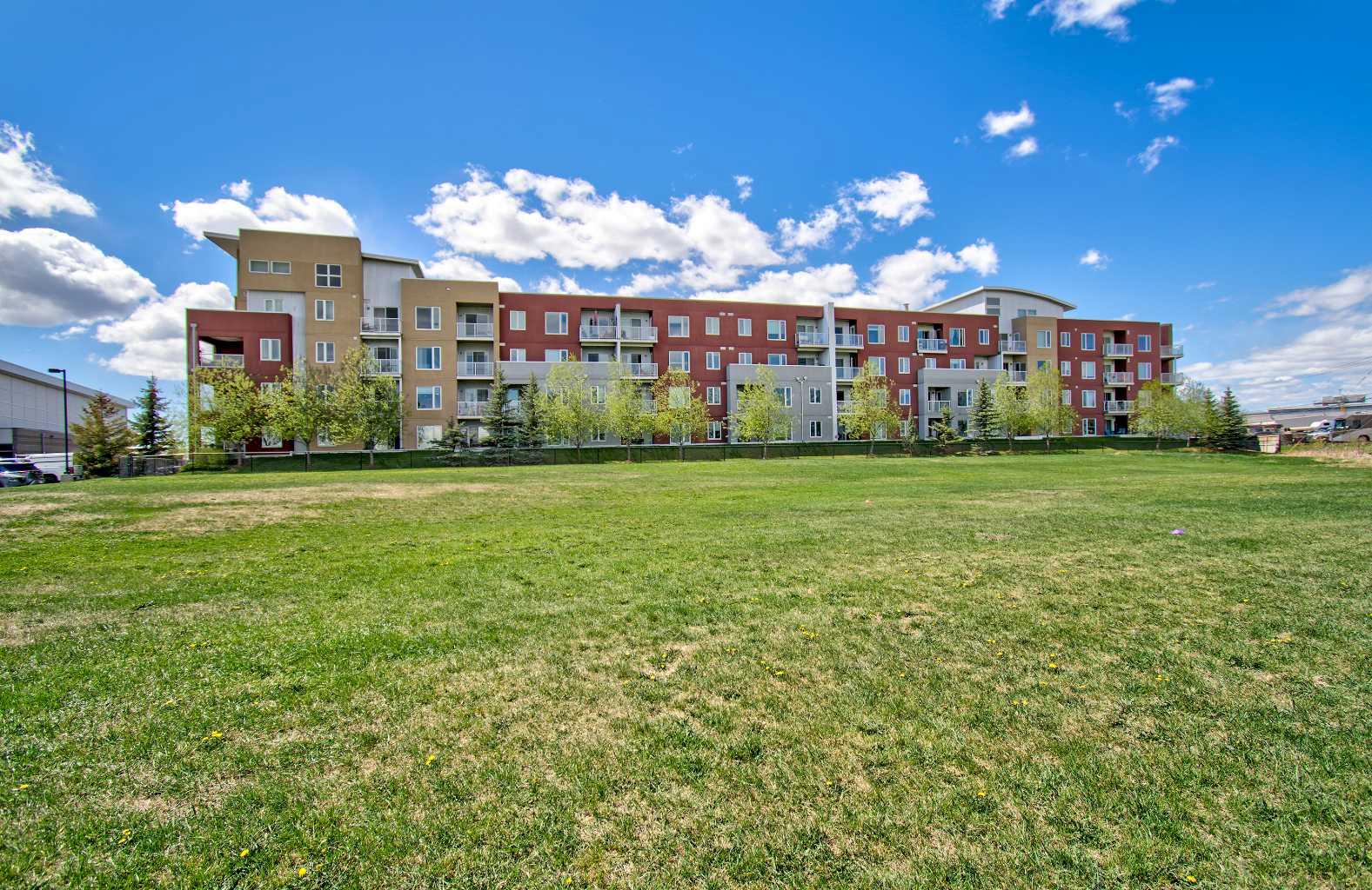 2222, 604 East Lake Boulevard NE, T4A 0G6