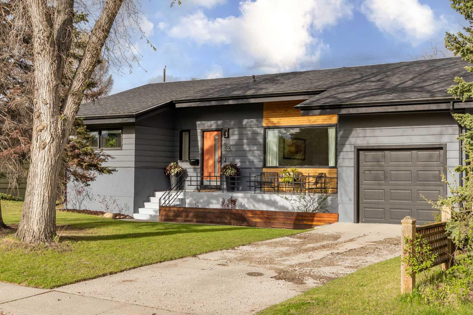 32 Westminster Drive SW, T3C 2S9