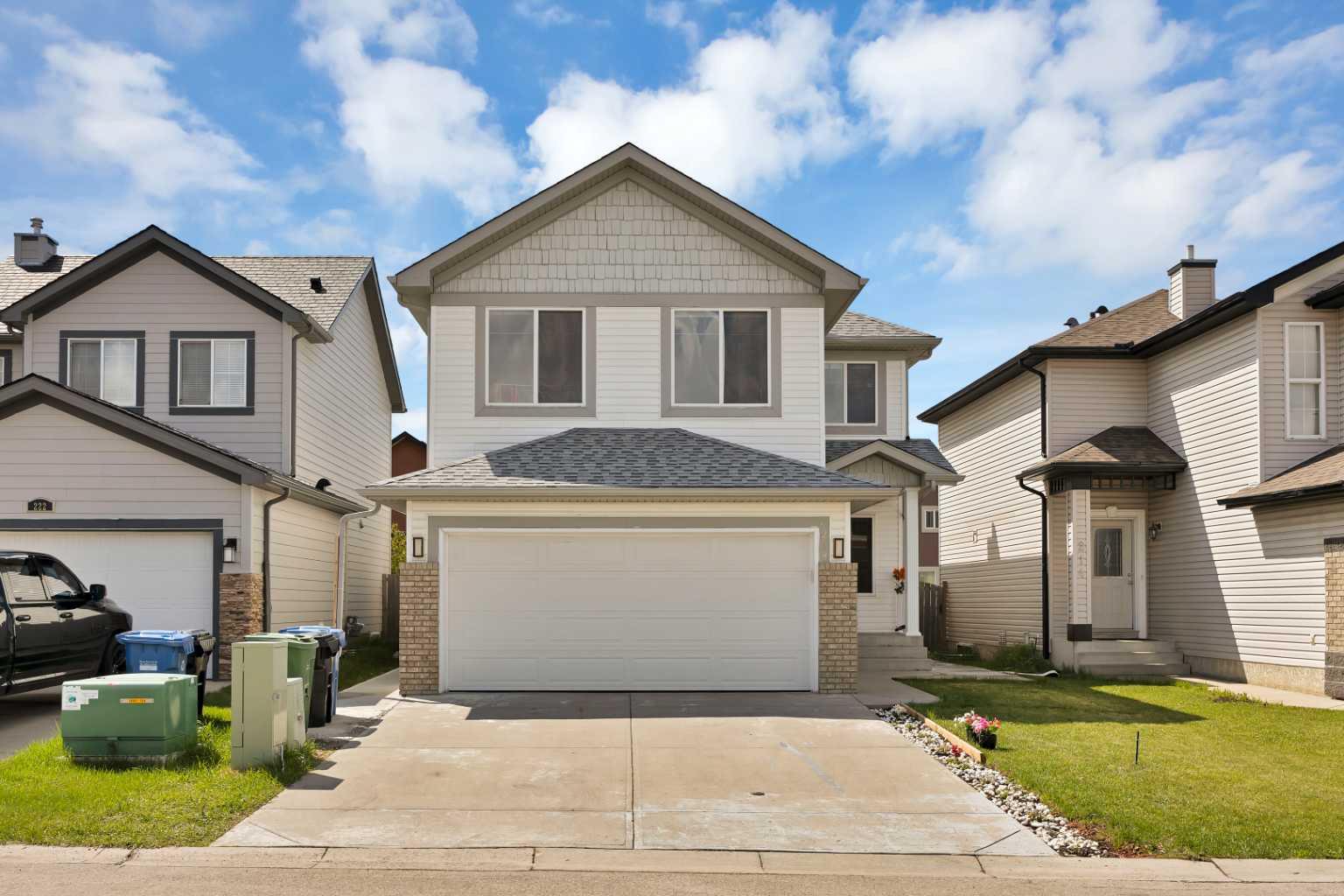 218 Saddlefield Place NE, T3J 4Z3