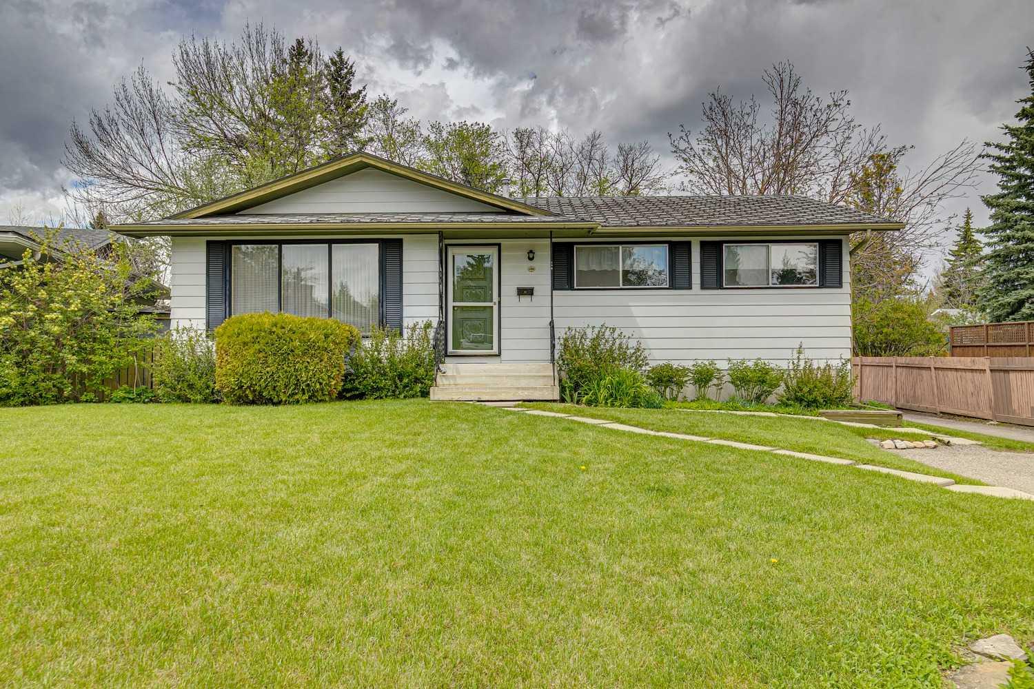 146 Oakmoor Place SW, T2V 4A3