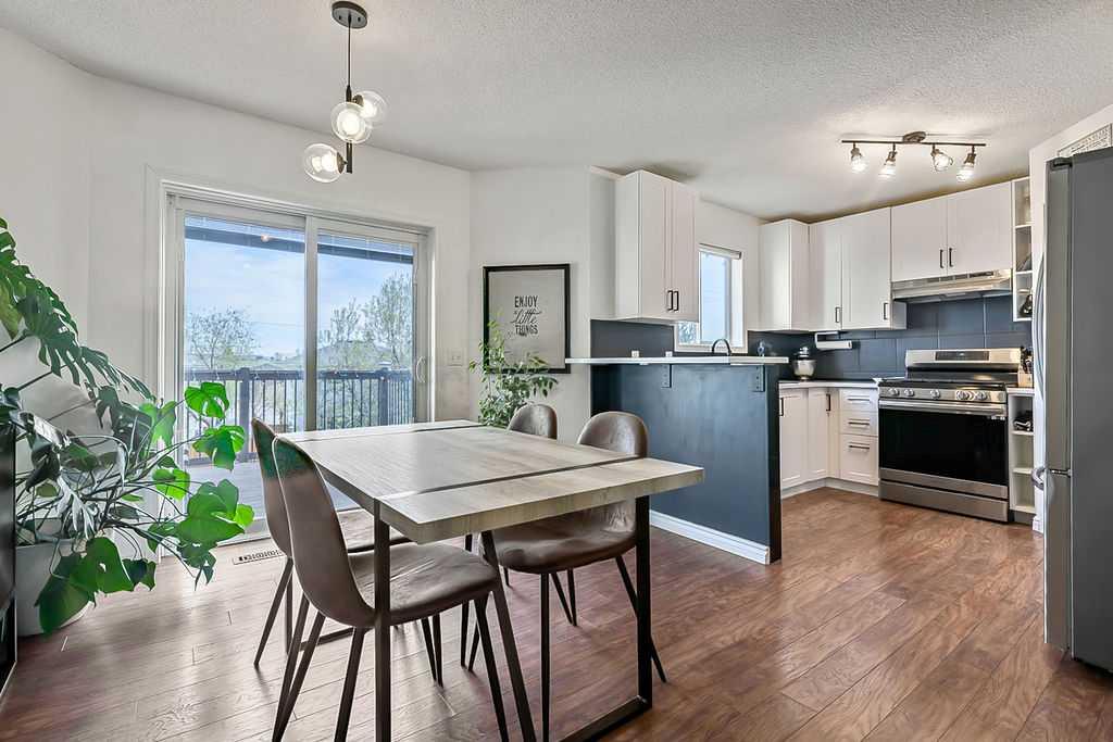 145 Harvest Glen Way NE, T3K 4J4