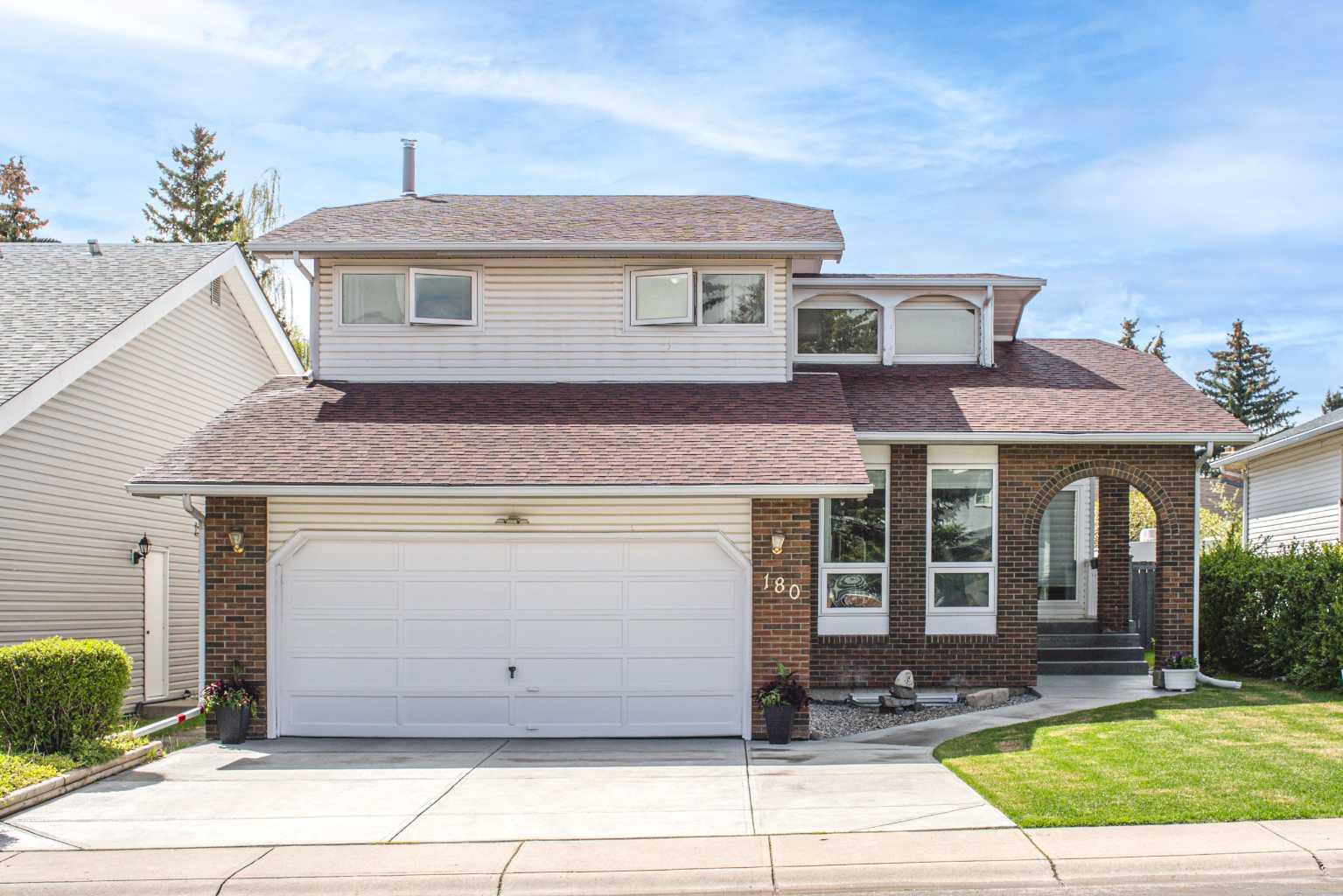 180 Woodglen Way SW, T2W 4T3